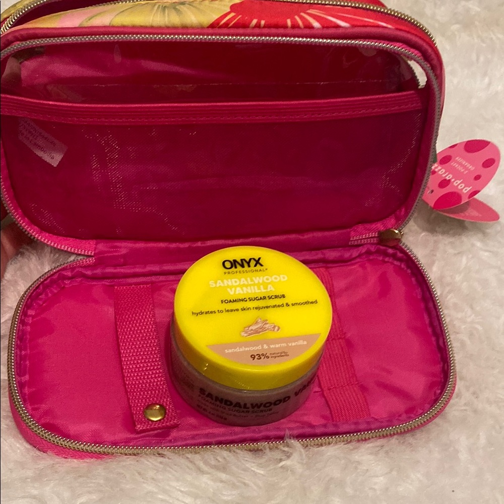 Onyx Sandalwood Vanilla Scrub & Pink travel bag Nwt